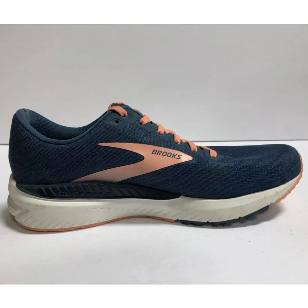 Brooks women’s ravenna